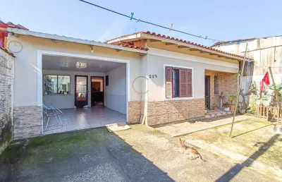 Casa com 02 dormitórios, sendo uma suíte e duas vagas de garagens coberta no bairro olaria