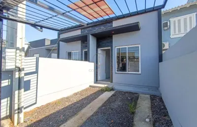 Casa térrea nova com 02 dormitórios, rebaixo de gesso,porcelanato e uma vaga de garagem no bairro olaria
