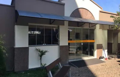 Apartamento térreo  com  01 dormitório  e 01 vaga escriturada para veículo