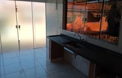 Casa de alto padrão em condomínio na cidade de águas de santa bárbara.