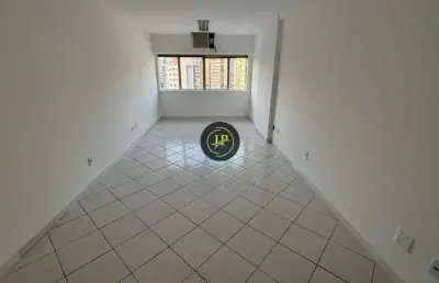 Sala comercial com vaga de garagem na divisa com a praia do canto