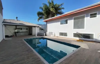 Casa c/ 4 dormitórios sendo  2 suítes - jardim paulista  atibaia
