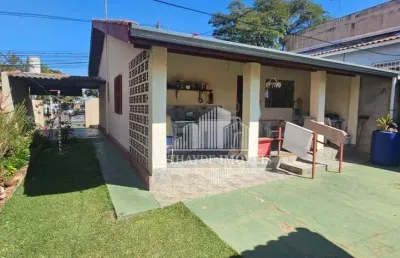 Casa com 2 quartos à venda na Rua José Alves Guedes, 512, Centro, Jaguariúna
