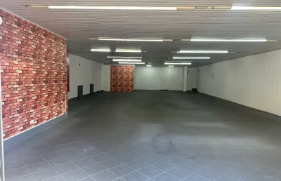 Excelente loja com 200 mts , área central , grande fluxo de pessoas.