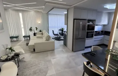 Apartamento aconchegante, finamente mobiliado, equipado e decorado