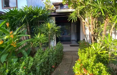 Oportunidade única! ampla casa de 05 quartos em condomínio clube!