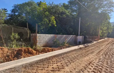 Sao 4 lotes visinhos com 1000 m2 cada
rua em processo de asfalto