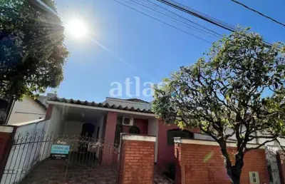 Conjunto de 3 casas à venda – oportunidade para investidores