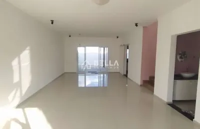 Maravilhoso sobrado com 3 dormitórios(sendo 1 suíte e closet ou escritório ,, aceita permuta por im