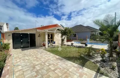 Ótima casa em nova tramandaí! 3 dormitórios e piscina.