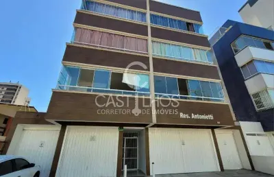 Aconchegante apartamento no centro de tramandaí com dormitório e box