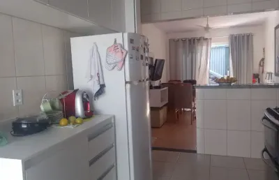 Casa a venda em samambaia sul composta por 2 quartos cozinha americana e vaga para uns 3 carros