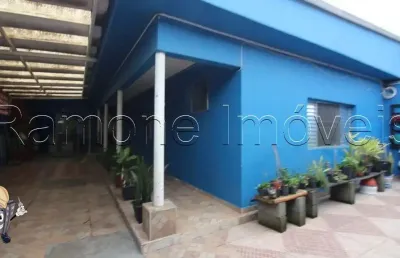 Vende-se casa térrea com 163m2, com 3 dorms e 4 vagas de garagem. localizada no bairro quitaúna em osasco aceita permuta em apto na região.