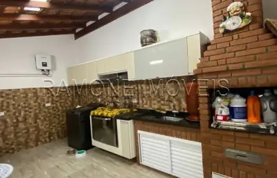 Casa sobrado de 168m² em jardim das flores - osasco/sp, com 3 suítes e 4 banheiros.