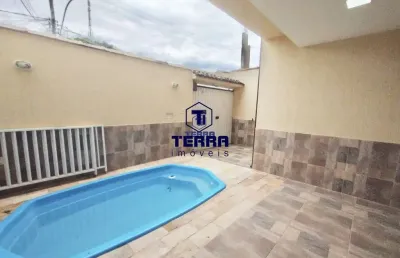 Linda casa duplex com 2 quartos sendo uma suíte e área de lazer em tribobó.