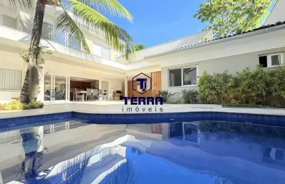 Seu refúgio de luxo em camboinhas – casa com 4 suítes, piscina e energia solar