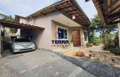 Casa linear, com 3 quartos, sendo uma suíte na estância de pendotiba