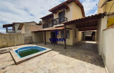 Casa dentro de condomínio, com excelente localização no rio do ouro.