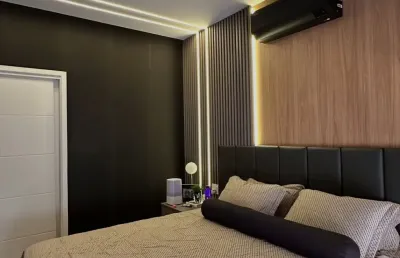 Elegância e praticidade em condomínio fechado com 3 suítes e 3 vagas