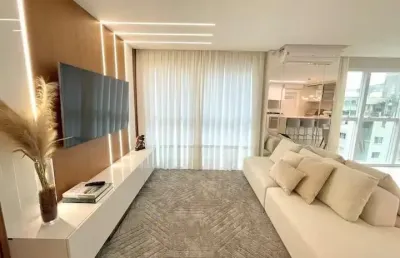 Apartamento amplo – 72m² – praia do forte, cabo frio/rj se você busca um imóvel espaçoso, bem localizado e pronto para morar, este apartamento na rua principal da praia do forte é a escolha ideal! a a