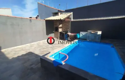 Casa térrea com piscina aquecida a 500m da praia – 3 dormitórios