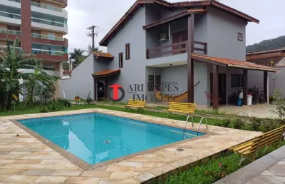 Casa com arquitetura exclusiva, piscina e suíte master com closet – 600 m²