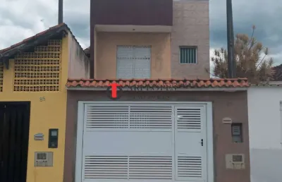 Sobrado 3 dormitorios elegante perto da praia com solarium itaoca