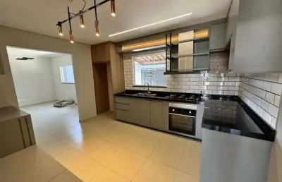 Casa de condomínio à venda – bairro de lourdes, fortaleza/ce  esta charmosa casa de condomínio combina conforto, funcionalidade e localização privilegiada, em uma das áreas mais valorizadas de fortale