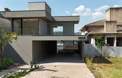 Casa exclusiva com vista permanente para àrea verde