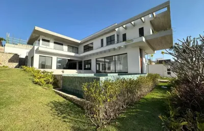 Realize o seu grande sonho: casa luxuosa e espaçosa no condomínio entre verdes, sousas