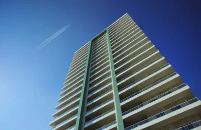Apartamento à venda – com vista lateral para o mar em mongaguá.