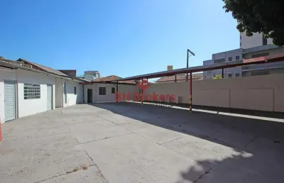 Casa comercial com galpão para alugar no bairro carlos prates!