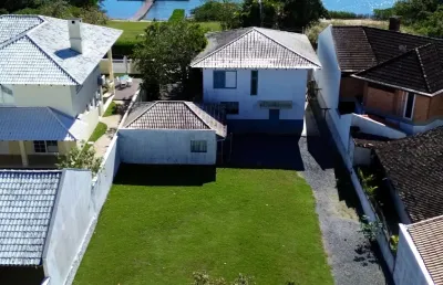 Sobrado com lote duplo de frente para o mar na praia do capri, uma joia rara com uma vista de tirar o fôlego