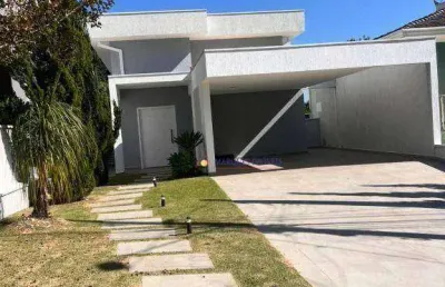 Ampla casa no cond. via castelli com suíte, ar condicionado e garagem para 4 carros – 300m² de terreno