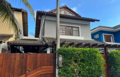 Linda casa em condomínio fechado com área de lazer,legalizada aceita financiamento,