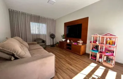Casa com 4 quartos à venda na Vila Olímpica, Uberaba 
