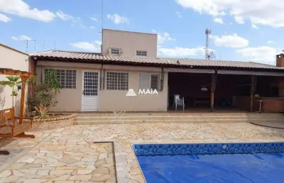 Casa com 5 quartos à venda na Vila Militar, Uberaba 