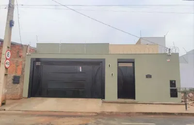 Casa com 3 quartos à venda no Parque das Laranjeiras, Uberaba 