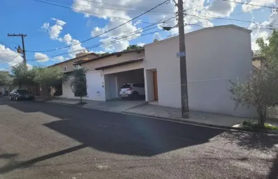 Casa com 5 quartos à venda no Residencial Budeus, Uberaba 