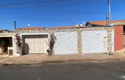 Casa com 3 quartos à venda no Conjunto Cássio Rezende, Uberaba 