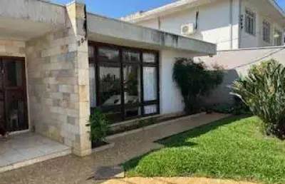 Casa ampla para venda no parolin. 4 dormitórios. 1 suíte .4 banheiros. 4 vagas