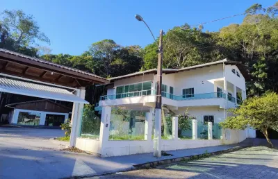 Aluguel anual casa com piscina 5 dormitórios no morretes itapema sc
