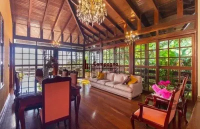 Casa com 400m² privativos e 1000m² de terreno, com vista. um paraíso no morro ap