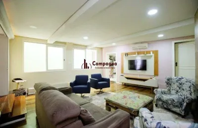Excelente casa de 235m² com 4 dormitórios e 3 vagas no bairro azenha.