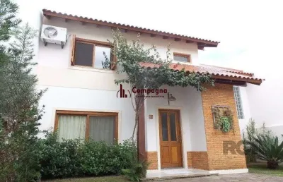 Excelente casa em condomínio com 3 dormitórios e 4 vagas.