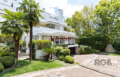 Casa em condominio, mobiliada com 741m² privativos , com 3 suítes- master