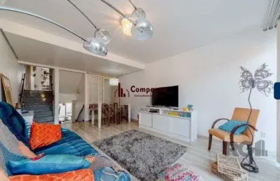 Casa em condominio fechado com 03 dormitórios no bairro camaquã