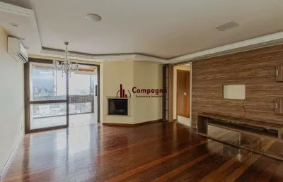 Vende-se excelente apartamento 3 quartos c/ suíte, 2 vagas, living com lareira,