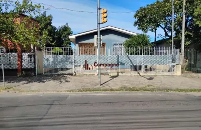 Casa térrea 3 dormitórios com 2 vagas cobertas e demais descobertas no bairro cr