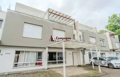 Casa impecável e mobiliada, com 3 niveis, possui 3 dormitórios sendo 1 suíte, 4